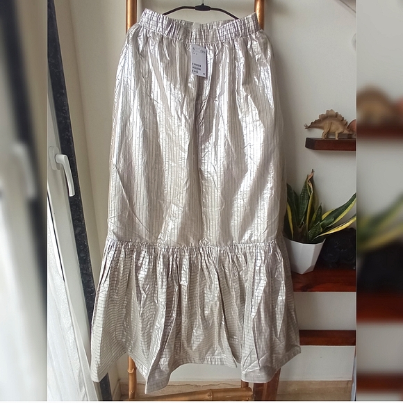 H&M Striped Silver Skirt - Picture 5 of 16